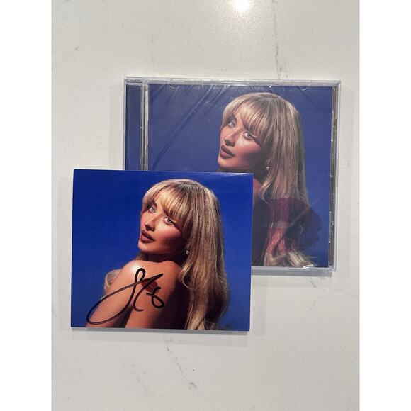 Sabrina Carpenter KISS On Front Short N’ Sweet Signed Photo And Signed Card - #4 - Picture 1 of 8